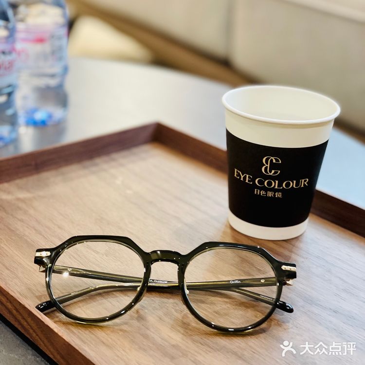近视女孩也能很好看啊~素颜眼镜店~香港目色~ 