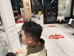 -艾米莉 烫染沙龙