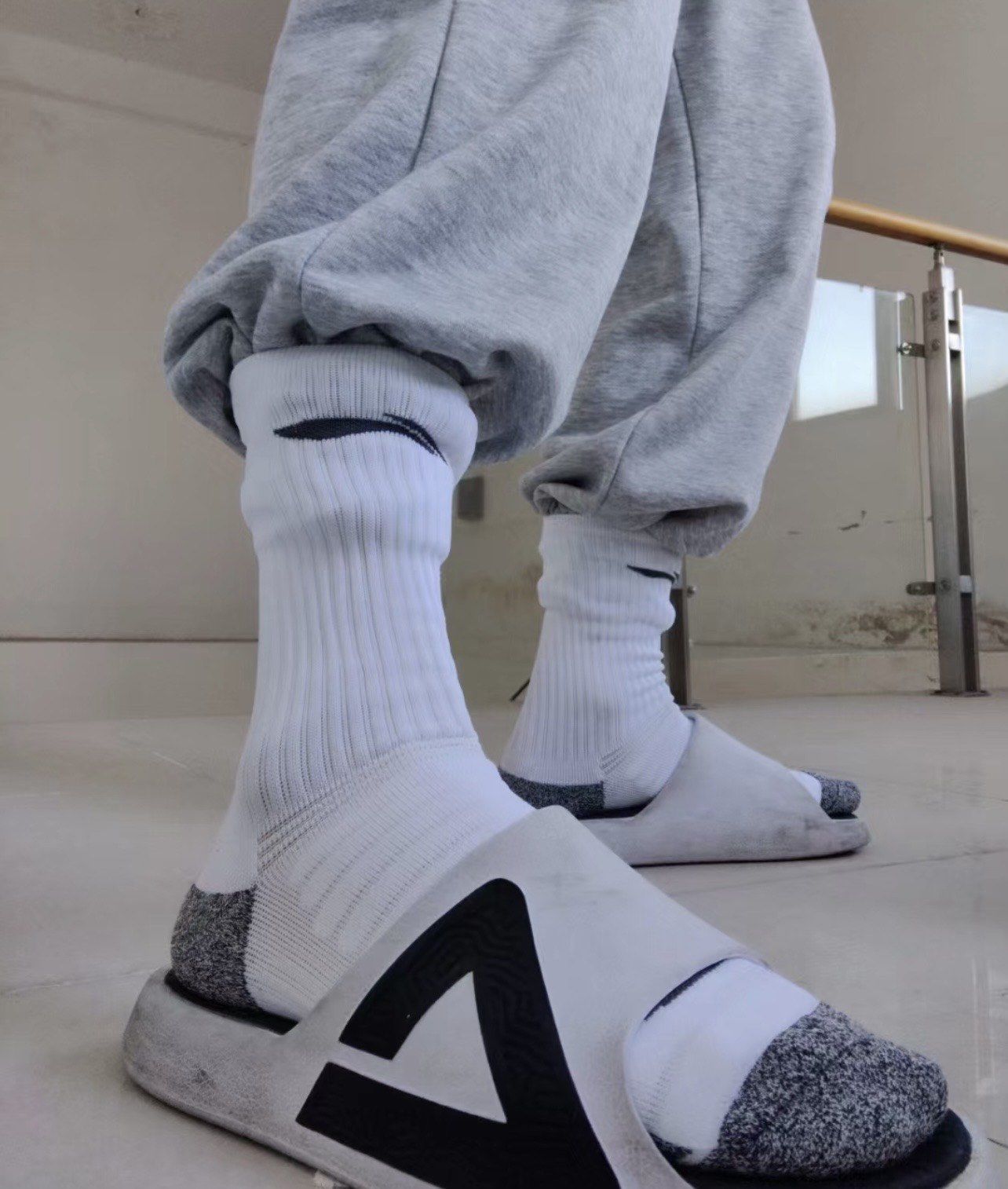 室内白袜悠闲时