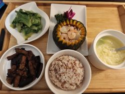 -卓玥国际月子会所(罗山路店)