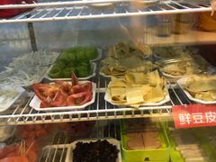 -钢管厂五区小郡肝串串香(蜀都万达店)
