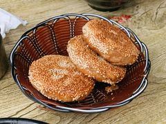 秘制烧饼-万红路羊汤烧饼店(将台路店)