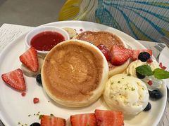 草莓舒芙蕾松饼-Nana And Her Friends Restaurant 娜娜家(小寨原力场店)