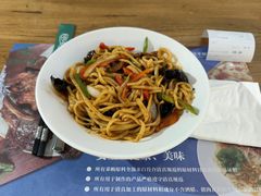 特色牛肉炒面-清真餐厅·回乡麦客