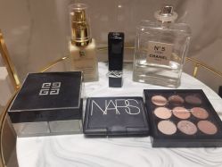 -香港倾城国际·美容美体中心