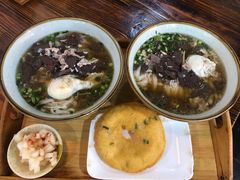 -裕新楼粉面馆·石磨手工粉(四方坪店)