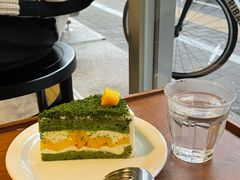 芒果抹茶奶油奶酥蛋糕-black rainbow coffee