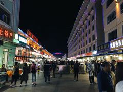 -布尔津河堤夜市