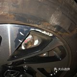 汽车胎刮掉一小块，安全起见还是把他换了
