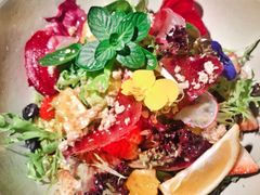 季节限定草莓甜菜根谷物色拉-MIKAKU(万达广场上海宝山店)