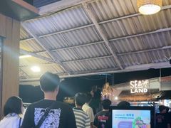 -席娜卡琳火车铁道夜市