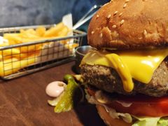安格斯半斤牛肉汉堡-C&R西班牙餐厅