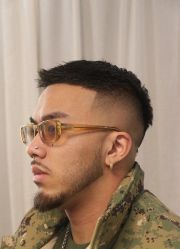 -东方先生国潮男士理发馆