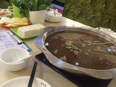 -悦牧·酸汤牛肉火锅(沃尔玛店)