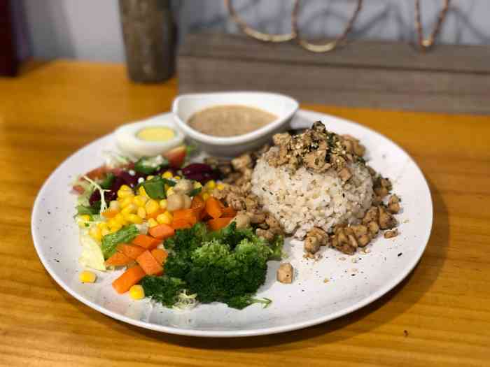 遇见轻食(科技园店)-"来蹭同事的霸王餐,很高兴店面位于科发路.