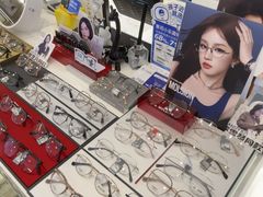 -三目眼镜·蔡司视觉合作店(青浦宝龙店)
