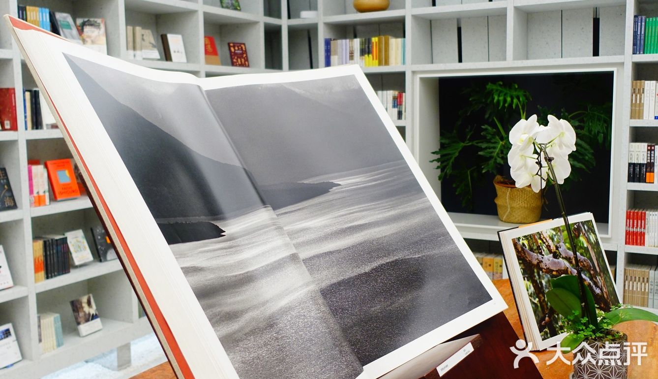 #又一新商圈里的新网红书店#