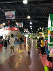 -维佳童话镇演出现场(徐东店)