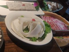 -老牌坊云南鱼豆花火锅(哈西万达店)