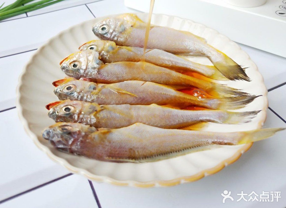 清蒸小梅鱼，口感细腻鲜美，米饭多吃两碗！