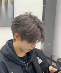 -一家只做男发烫染的店