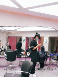 -变画·发型STUDIO