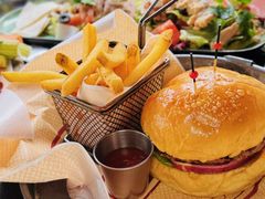 -BOURBON 玻本美式餐厅酒吧(虹桥新天地店)