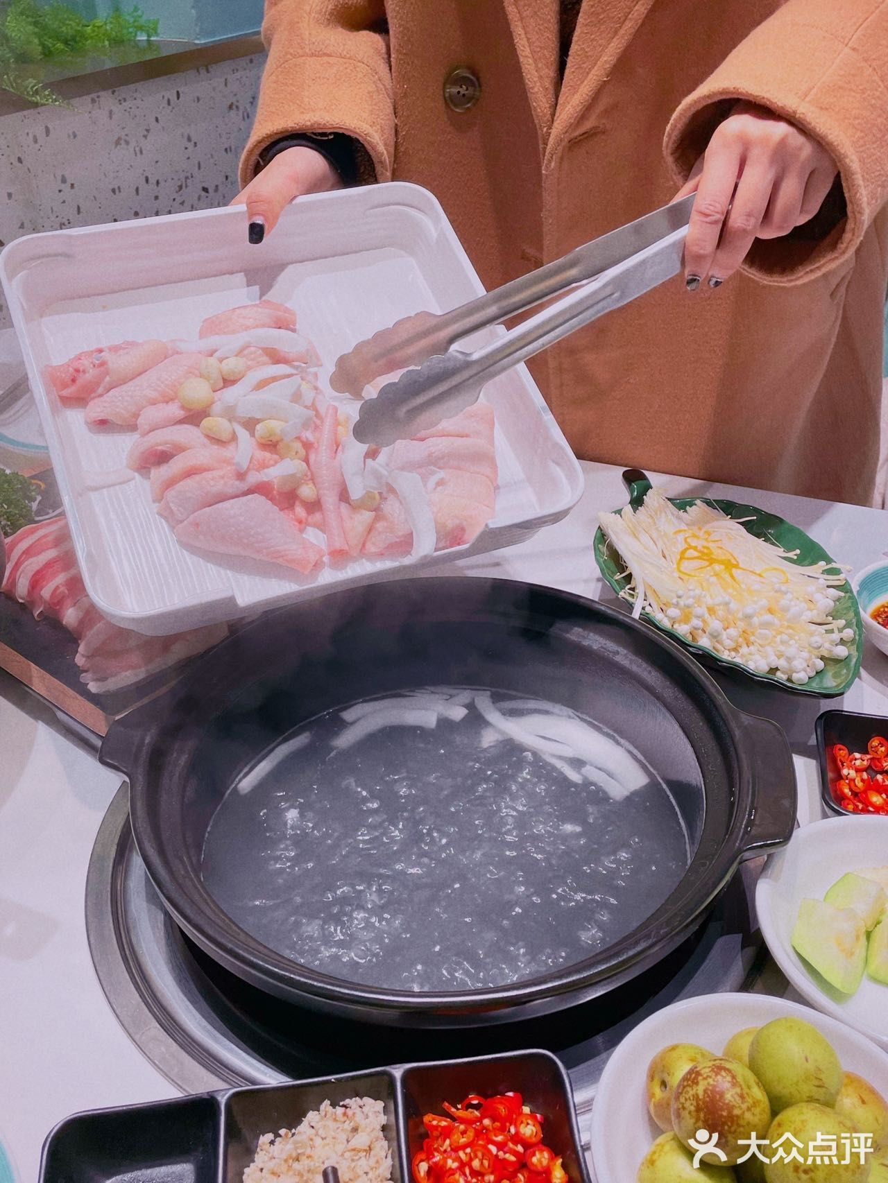 真的是用椰子水作为汤底的