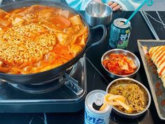 部队火锅-HONGA HONGA雄家(曹路店)