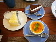 -Chom Cafe and Restaurant