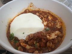 布拉塔芝士配鸡肉炖番茄和鹰嘴豆-Wagas沃歌斯(汇智店)