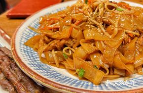 Jinyong Stir-Fried Rice Noodles