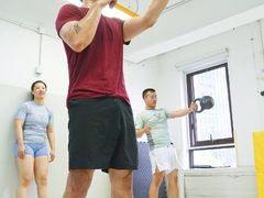 -菠萝格斗巴西柔术训练馆