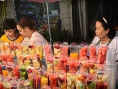 -六合夜市