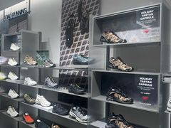 -SALOMON萨洛蒙(长沙国金街店)