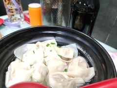 鲜肉小馄饨-食惠里小笼包面馆(越秀店)