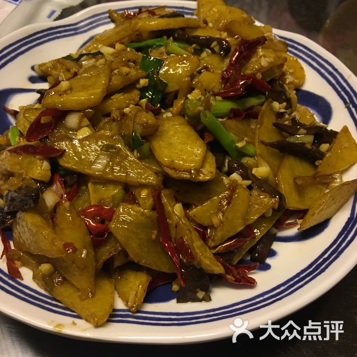 松蘑炒土豆片图片