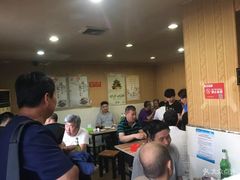 大堂-宝瑞门钉肉饼店