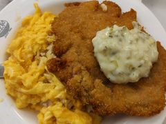 滑蛋猪扒饭-深仔记正宗云吞面(尖沙咀店)