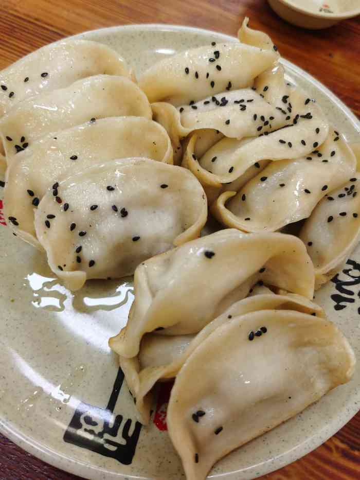 大王锅贴(三泉路分店)-"离家很近的锅贴连锁店,店面小小的,不过很.