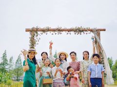 -田园东方蜜桃村的田野营地