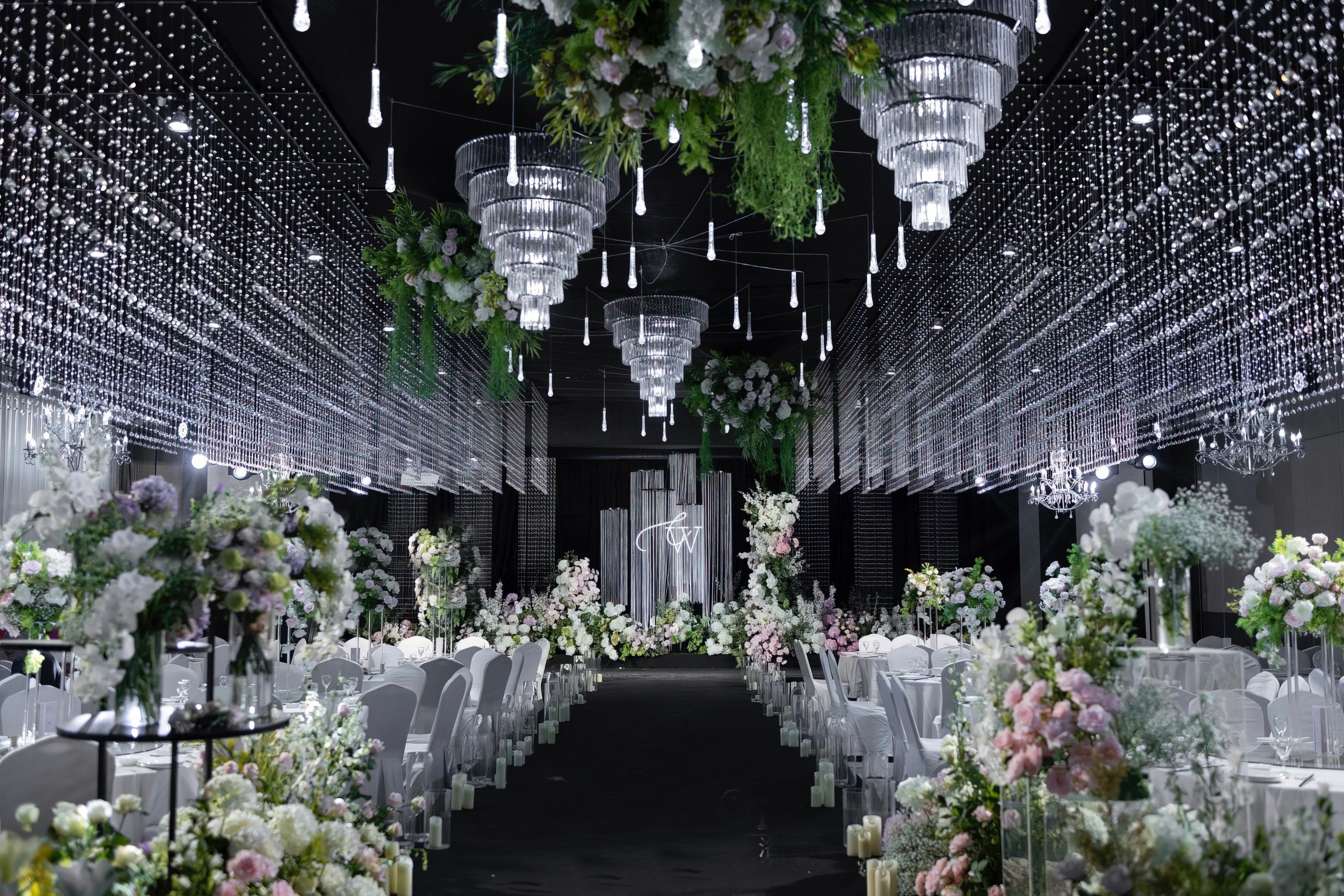 白绿色水晶吊顶婚礼