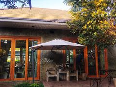 -Chom Cafe and Restaurant