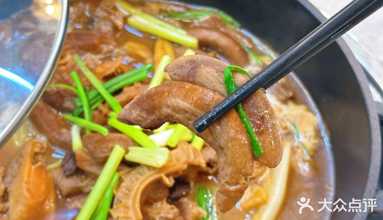 敲好吃的爆汁乳鸽｜配上热腾腾的鸽酱炆牛杂煲🍲