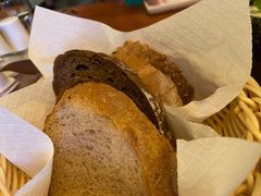 餐前面包-普兰达德国餐厅·德式脆皮烤猪肘·自酿啤酒(观唐店)