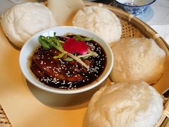 酒酿馒头配扣肉-卯时·龙光雅宴·精致锡帮菜(惠山古镇店)