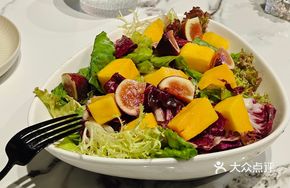 Mango Fig Salad
