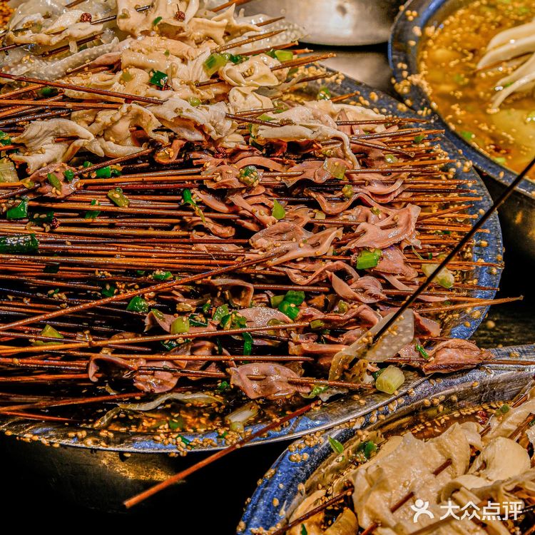 成都旅游必吃！人均25r的钵钵鸡天花板