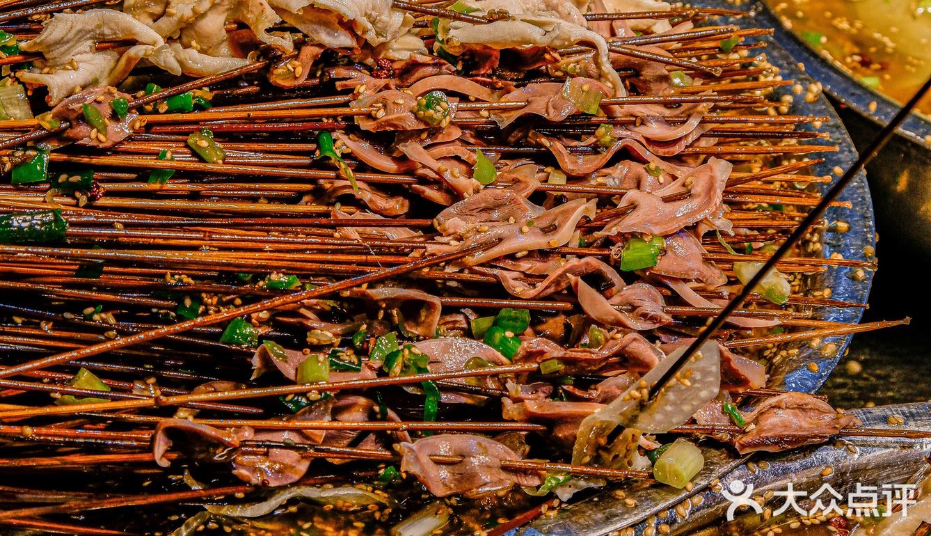 成都旅游必吃！人均25r的钵钵鸡天花板