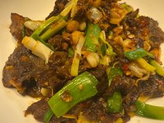 土大蒜炒腊牛肉-耕渔小院·湖南鱼鲜(望城店)